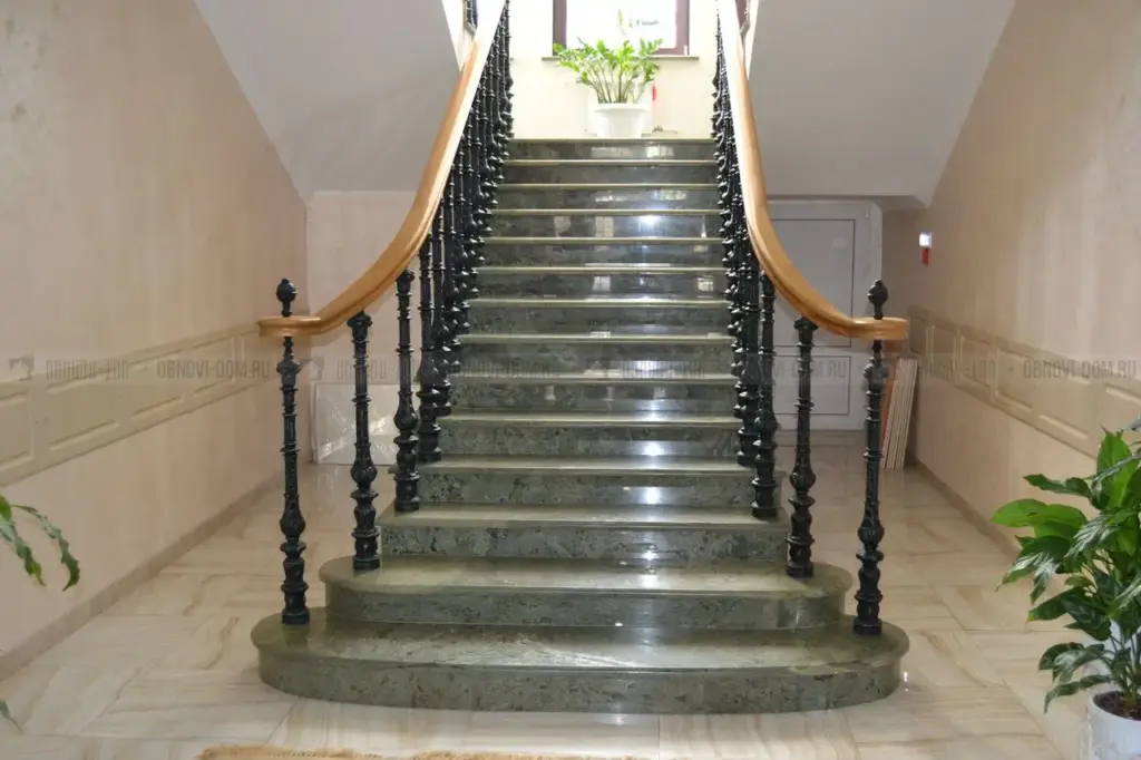Гранитная лестница