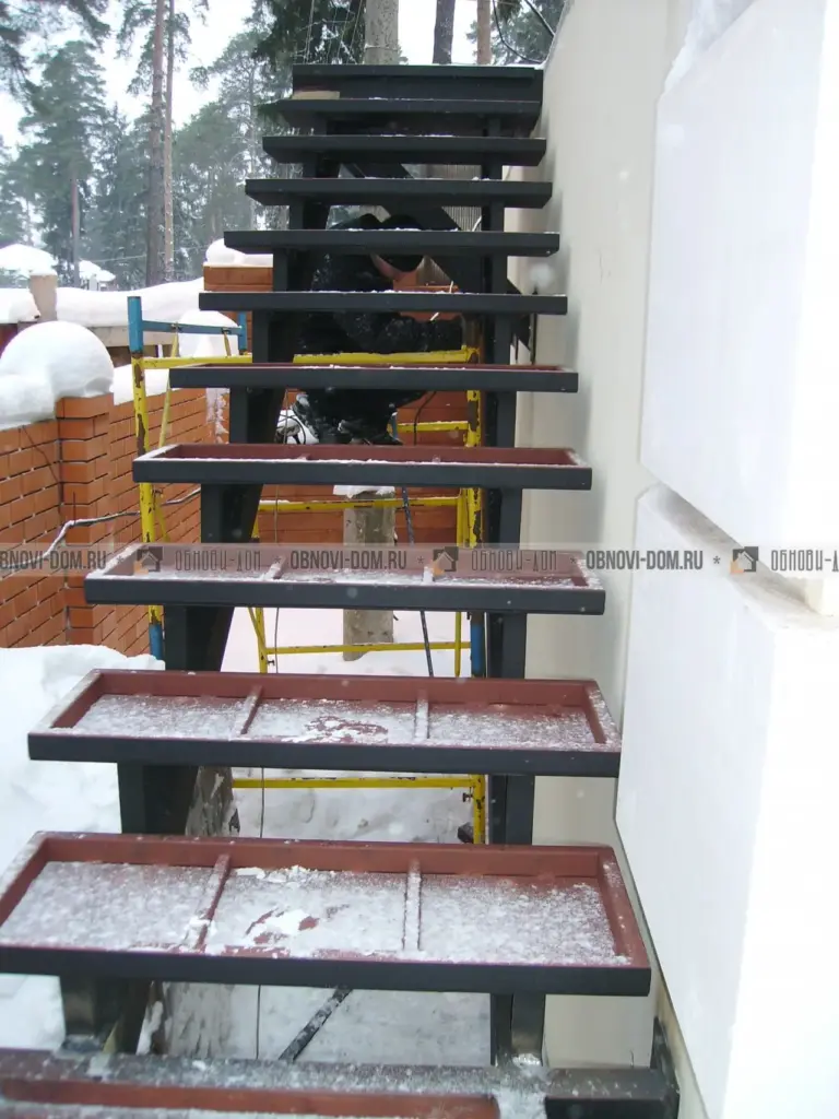 Уличная лестница под плитку