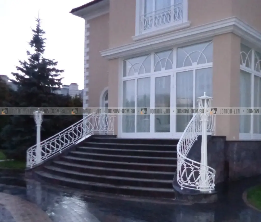 Уличная спиральная лестница в дом