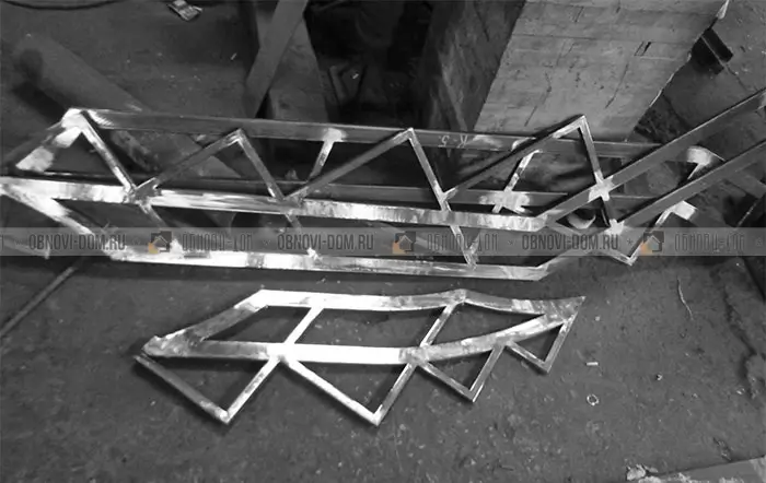 ДЕТАЛИ КОВАНОЙ ЛЕСТНИЦЫ