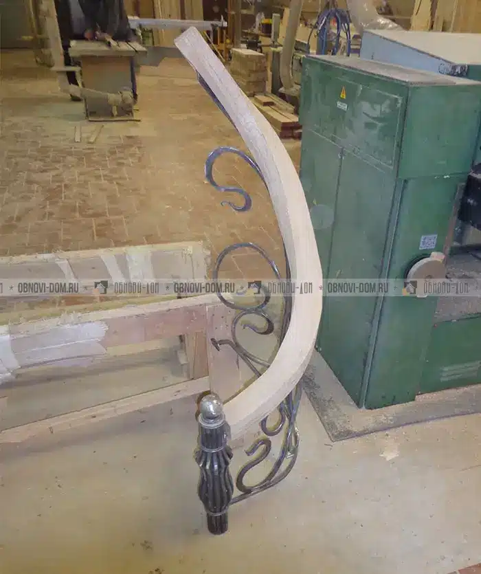 Винтовой поручень