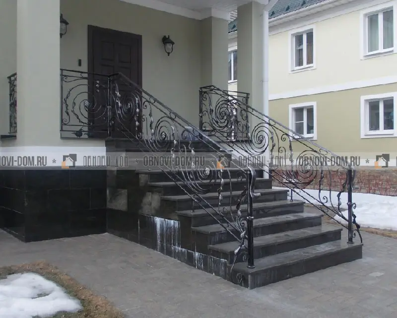 Уличная лестница с гранитом